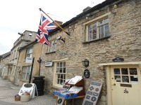 Antique Shop in Burford Cotswolds, ReadyClickANdGO