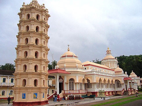 Day-tour-of-Goa-Visit-the-Mangeshi-Temple-ReadyClickAndGo